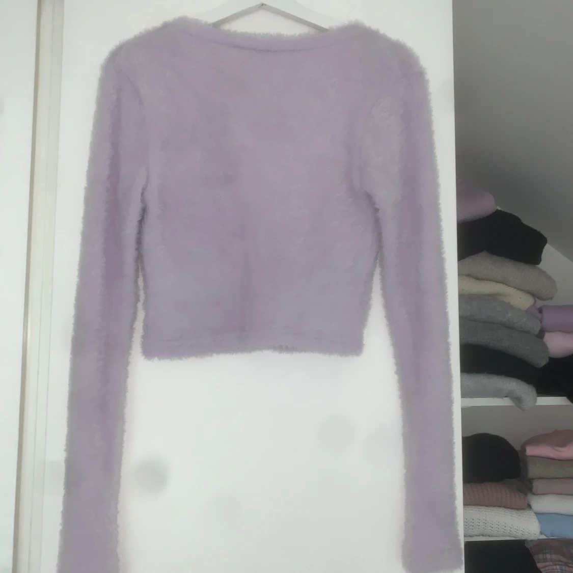 Ljuslila fluffig kofta från Stradivarius - 1