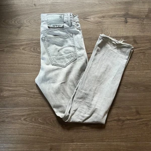 G Star Raw jeans - Säljer nu dessa feta G Star jeans | storlek 29/32 | skick 8/10 | Org pris är 1400 men säljer för 699 | pris går att diskutera | hör av dig vid minsta fundering|