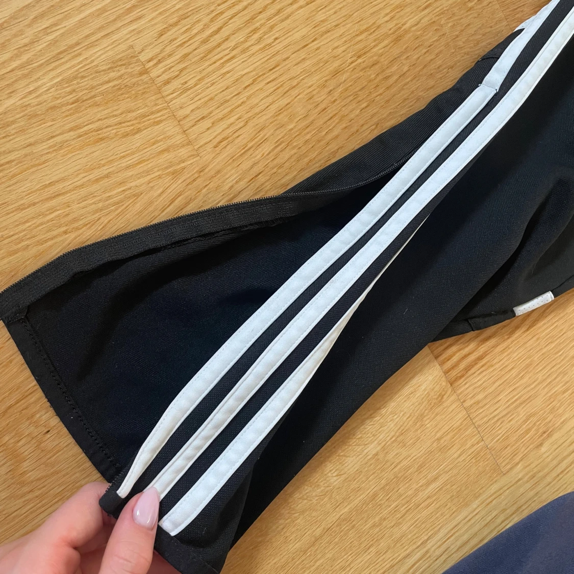 Adidas träningsbyxor  - 1