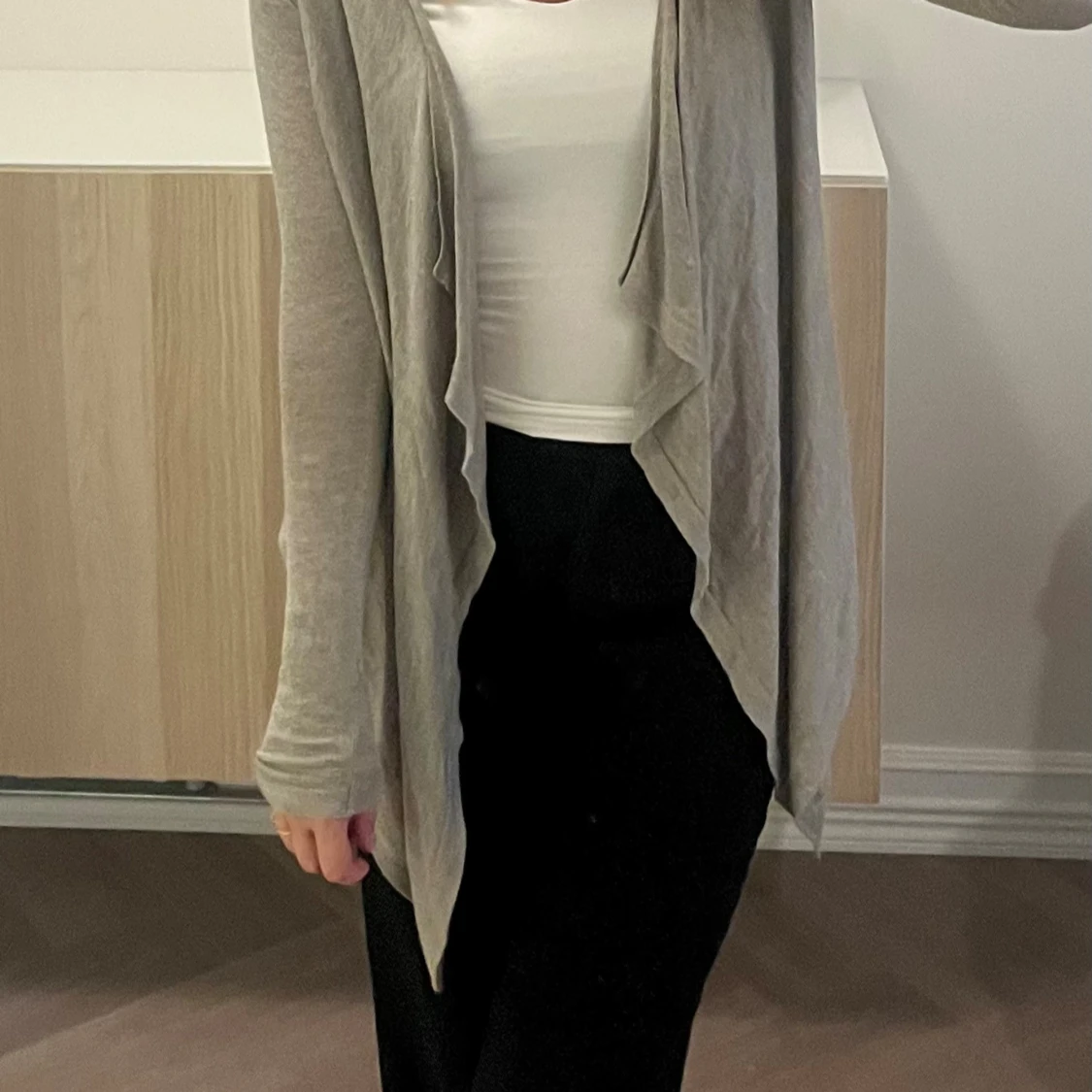 Beige omlottkofta med långa ärmar