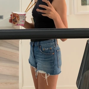 Levis 501 shorts  - Perfekta jeansshorts! Köpta på Levis för några år sedan men knappt använda då de är för små:(