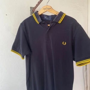fred perry pike - snygg pike, storlek small. inga defekter