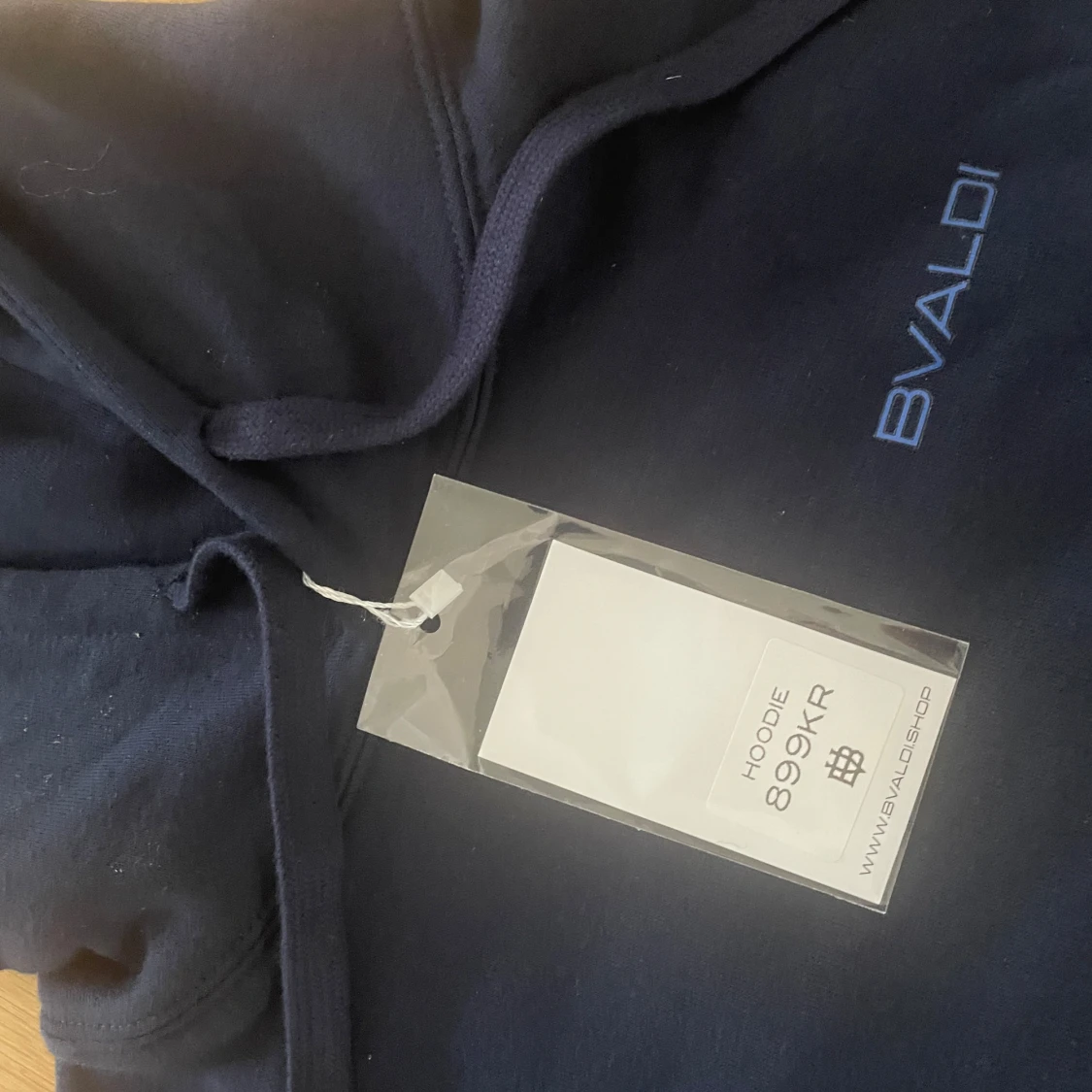 Mörkblå hoodie från BVALDI - 2