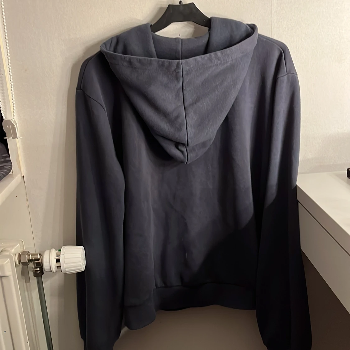 Svart hoodie med dragkedja från 157 - 1