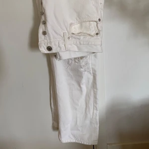 A GOLDE  - Jeans från A GOLDE i en rak modell. Nypris 2000/3000