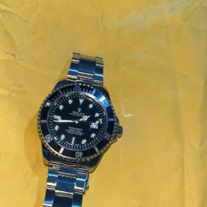 Klocka - Oanvänd. Pris går att diskuteras 