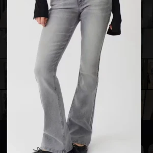 Grå bootcut jeans  - Gråa bootcut jeans. Skriv till mig för bilder💞