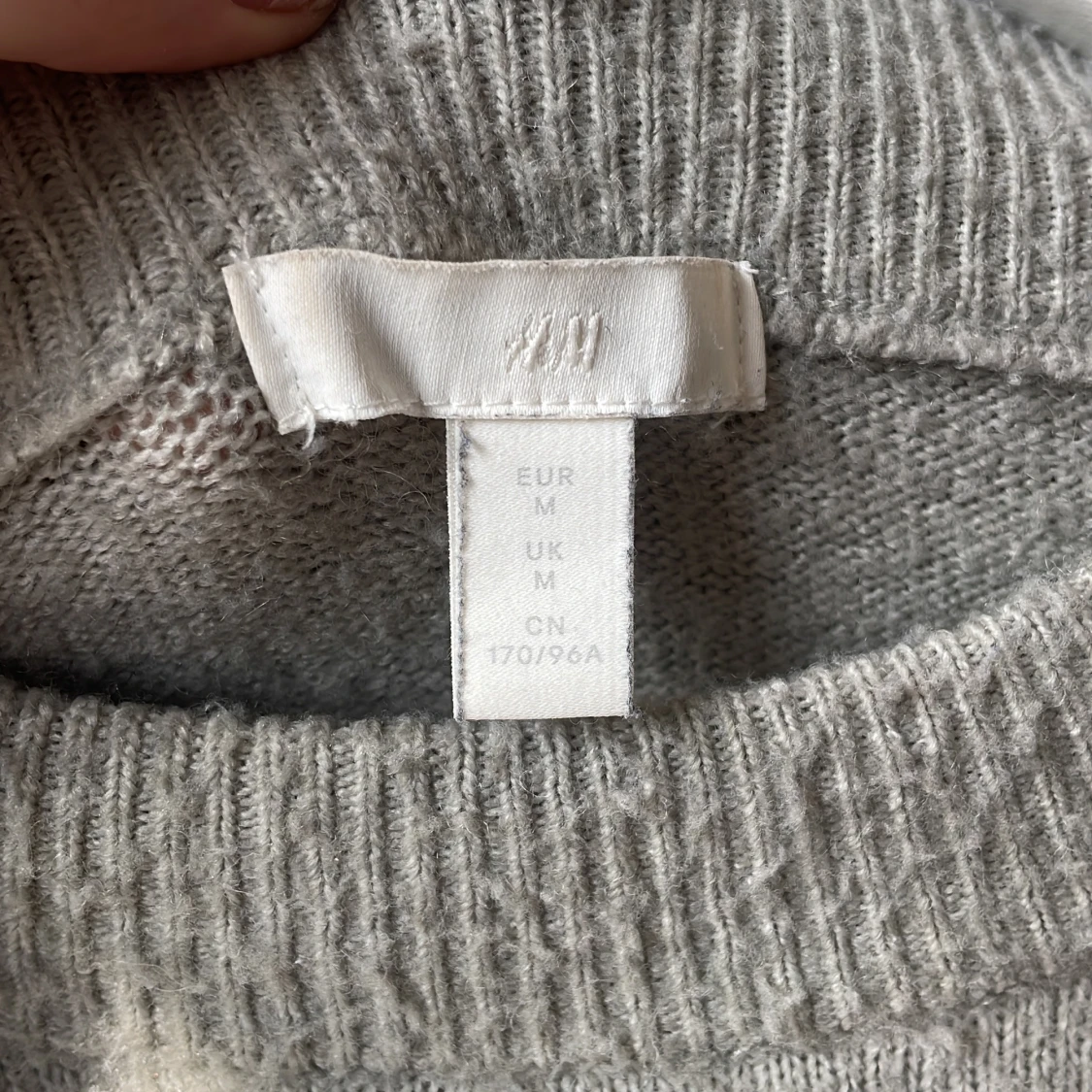 Ljusgrå stickad tröja från H&M - 1