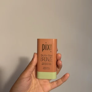 Pixi On-the-Glow Bronze stick - Säljer denna bronzern💗💗 Använd endast 1 till 2 gånger!
