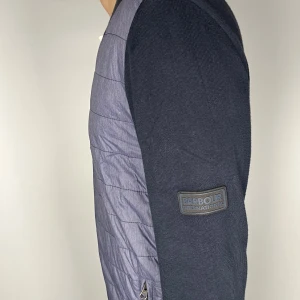 Barbour cardigan - En riktig snygg och trendig Barbour cardigan i fint skick, storlek M, vid frågor är de bara att skriva // Gramenti 