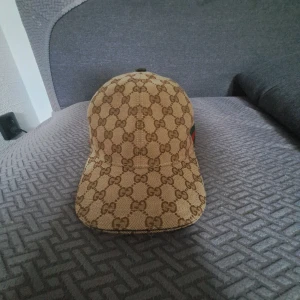 Gucci keps  - tar emot byten, ny oanvänd 