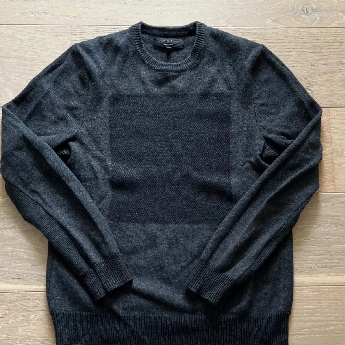 Mörkgrå stickad tröja från Rag & Bone