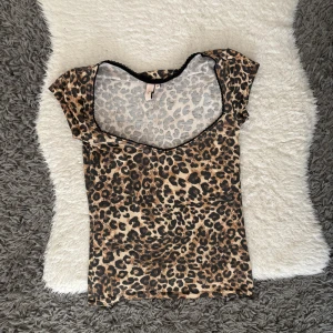 Leopard top - Inga tecken på slitage. Ba skriv om du har frågor.💕