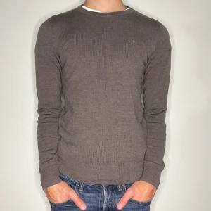 J.Lindeberg Tröja - Tröja från J.Lindeberg | Skick: 8/10 | Storlek: S | Nypris: 949kr | Säljer för 389kr | Spårbar frakt via Postnord eller Instabox | Hör av dig vid frågor eller funderingar 