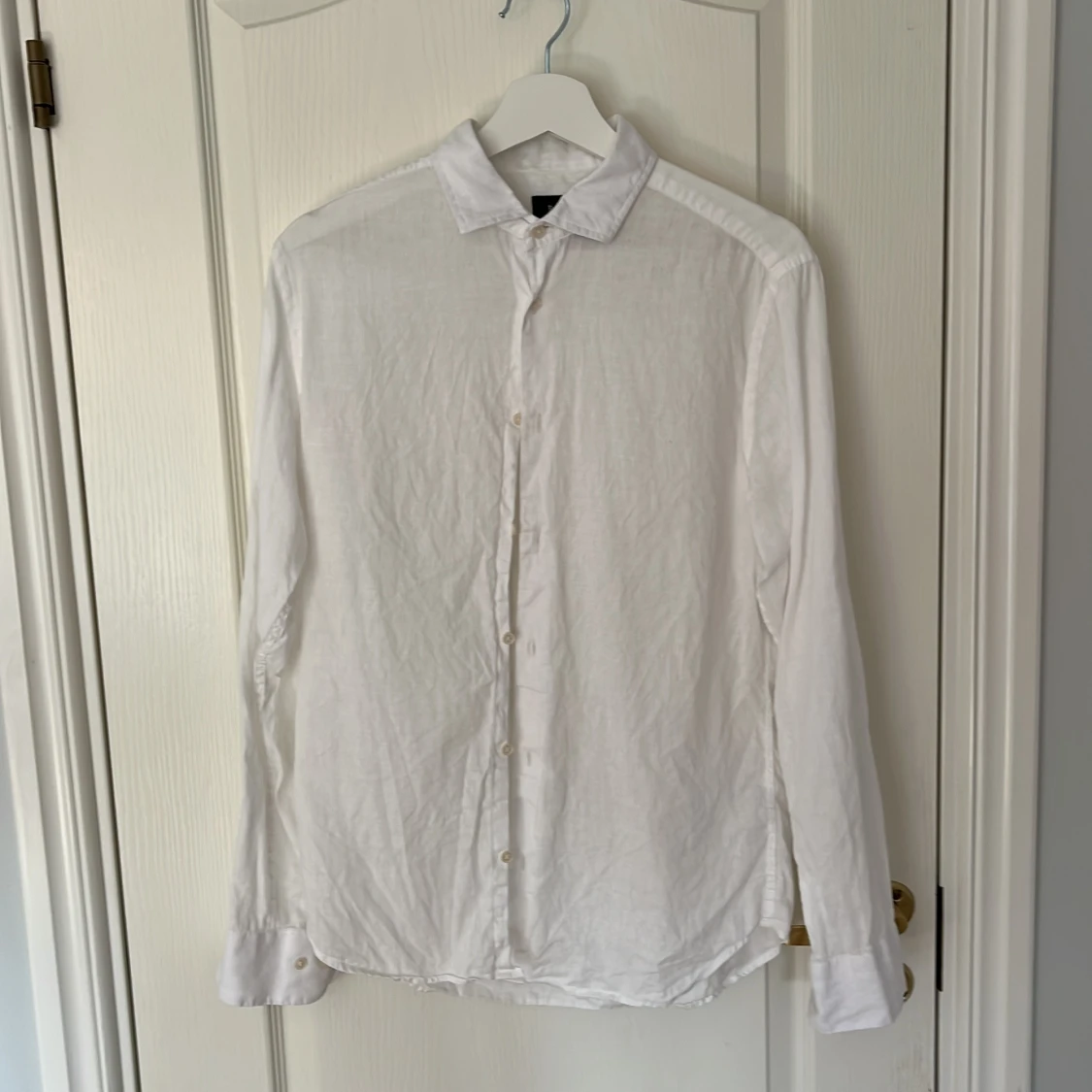 Vit linneskjorta från Riley
