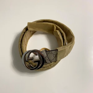 Beige skärp - Tjena säljer nu mitt bälte skicka dm vid behov av mer bilder👍