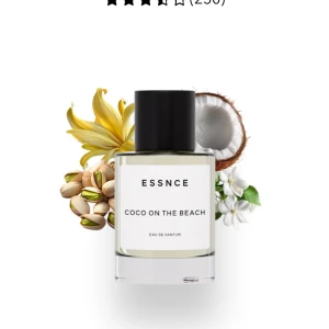 ESSNCE Coco On The Beach parfym - Fräsch Eau de Parfum från ESSNCE i doften Coco On The Beach. Flaskan är rund och genomskinlig med svart lock. Innehåller 50 ml. Doften har inslag av citrus, kokos och blommiga toner. Perfekt för dig som gillar somriga och fräscha parfymer. Säljer för att doften inte passar mig så bra. 