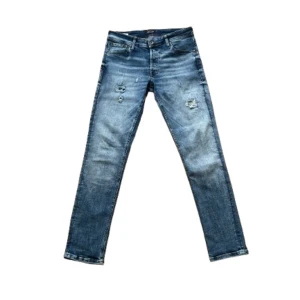 Jack&Jones jeans med slitningar - Snygga slitna blå jeans från Jack&Jones modell slim glenn i storlek 32/32. Skriv för funderingar. 