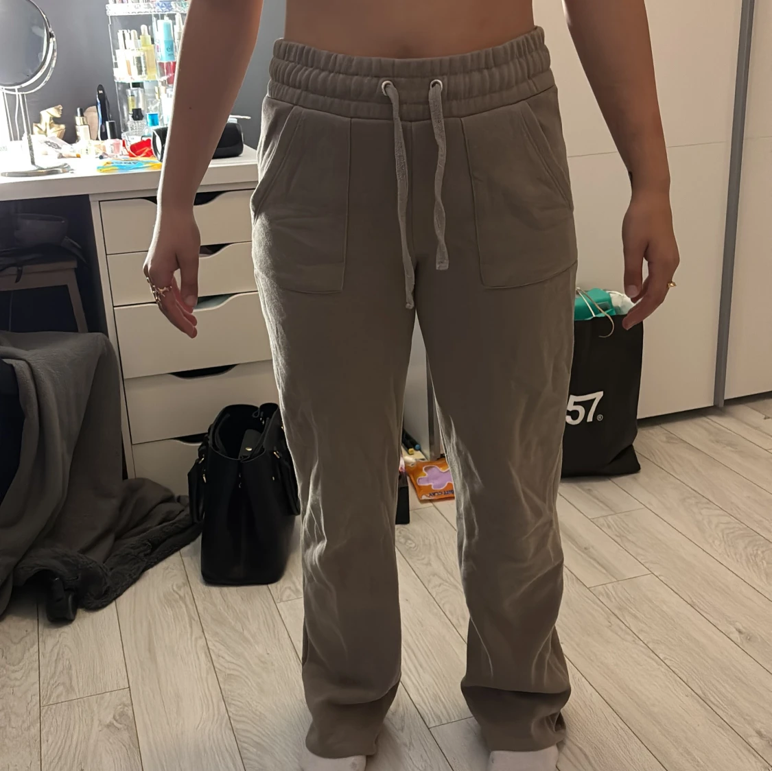 Beige mjukisbyxor från 157, stl S