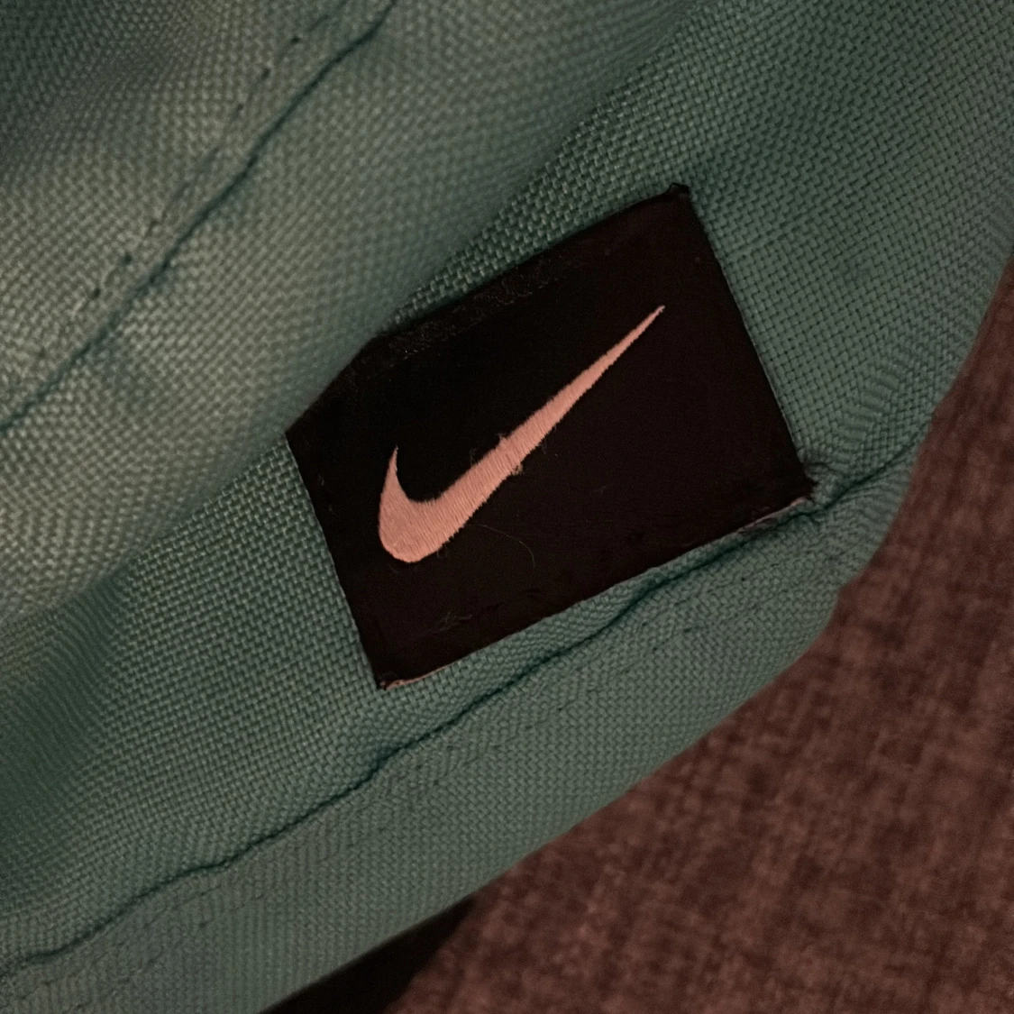 Turkos magväska från Nike - 2