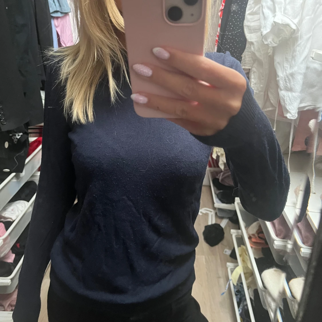 Mörkblå långärmad tröja i bomull