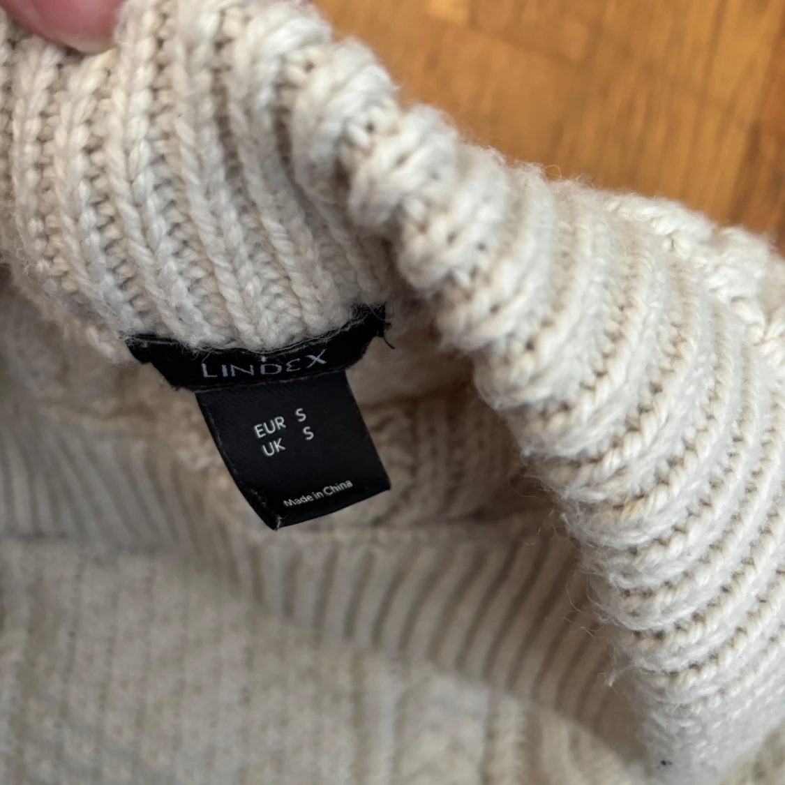 Stickad beige kjol från Lindex - 1