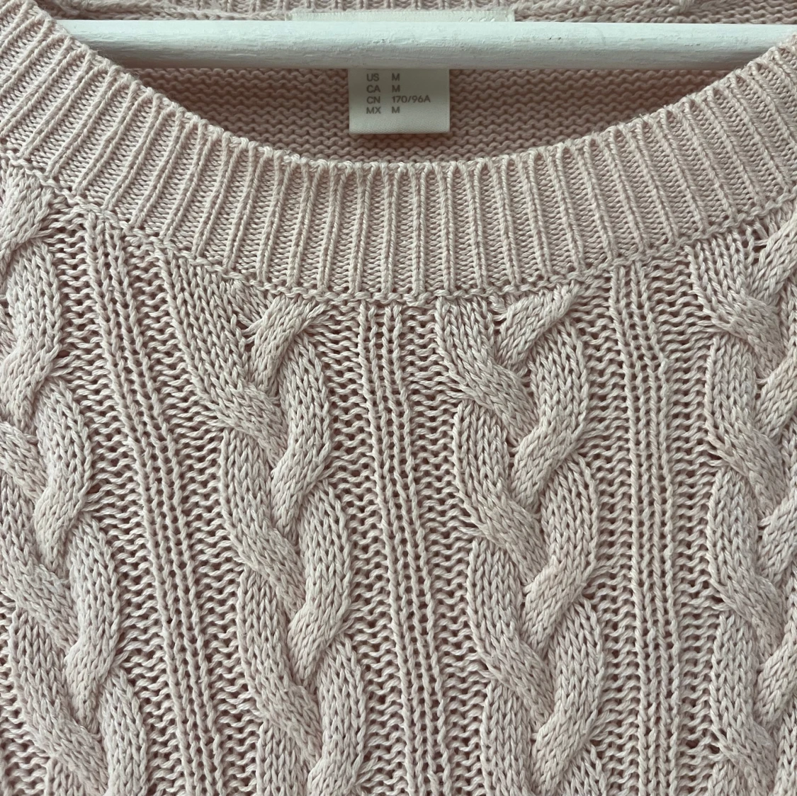 Ljusrosa kabelstickad tröja H&M - 2