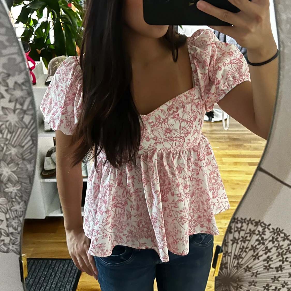 Blommig puffärm blus i rosa och vitt - 1