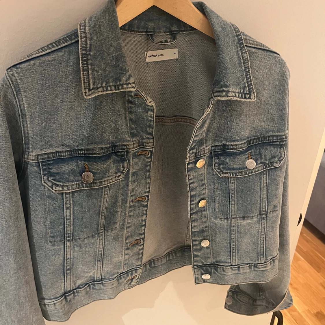 Ljusblå jeansjacka - 1