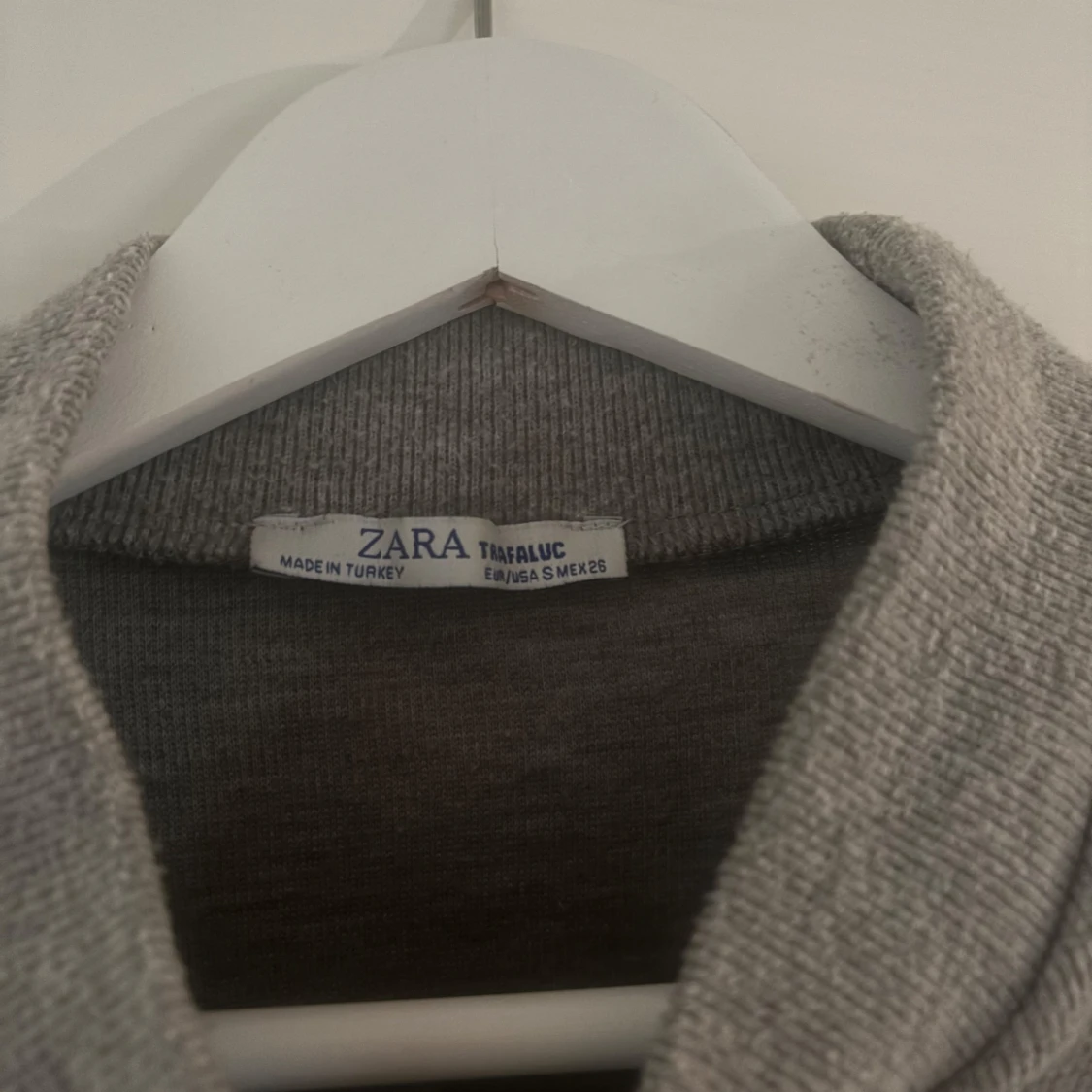 Grå polotopp från Zara Trafaluc - 1