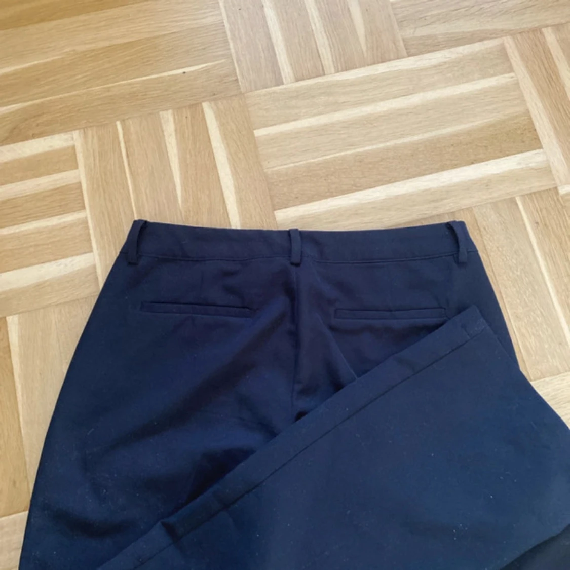 Svarta lågmidjade bootcut kostymbyxor BikBok - 2