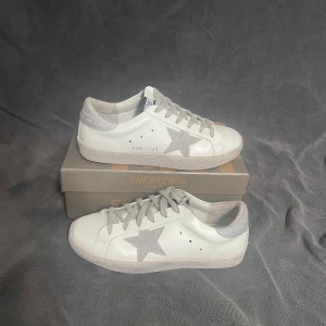 Golden Goose skor  - Ett par golden goose skor i riktigt bra skick | nypris: ca 5000 | storlek 41 (passar 40) | hör gärna av er vid frågor | 