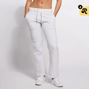 Russemerch mjukis byxor - Russemerch mjukis byxor för tjej i XS, fickor i fram jätte sköna dom är helt nya använt 1 gång men har märkt att jag inte kommer få användning av dom så säljer istället