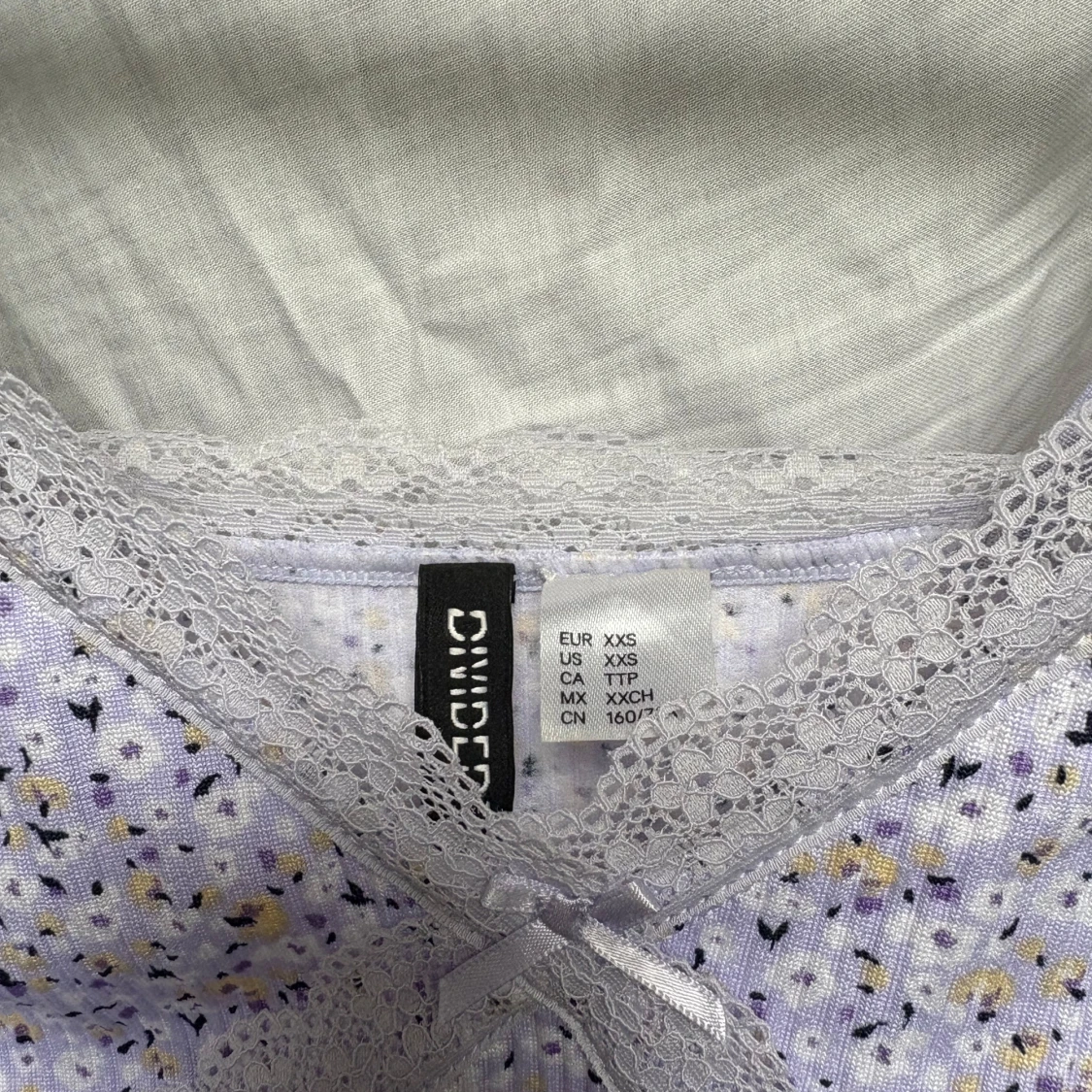 Ljuslila blommig kortklänning - 2