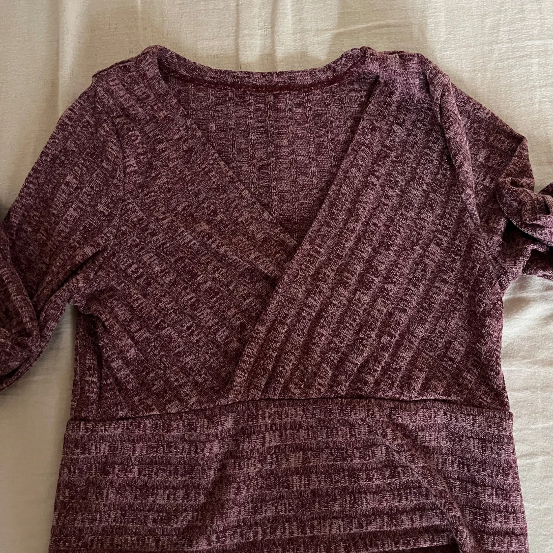 Vinröd omlottopp med ribbad struktur - 2