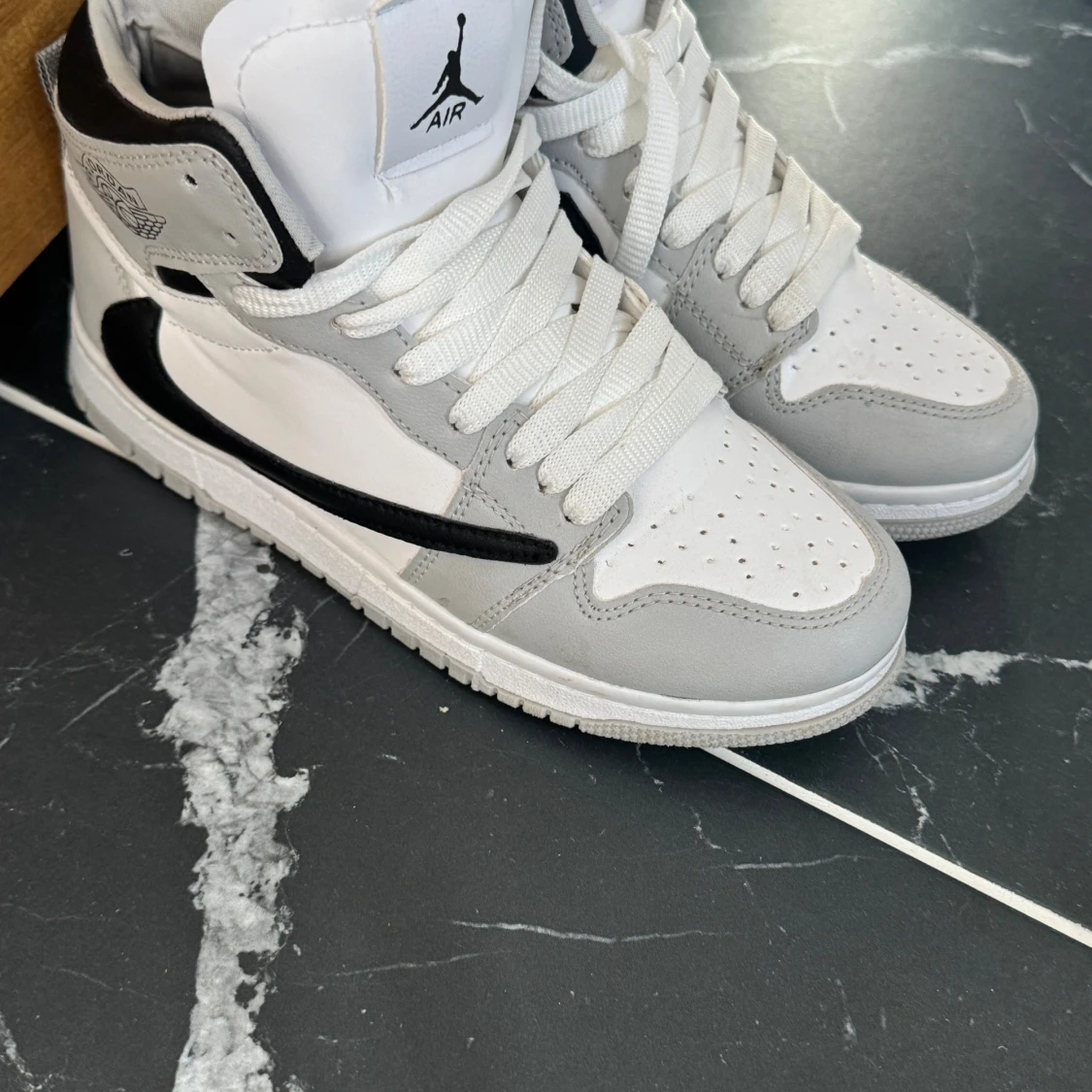 Nike Air Jordan 1 vit/grå sneaker - 2