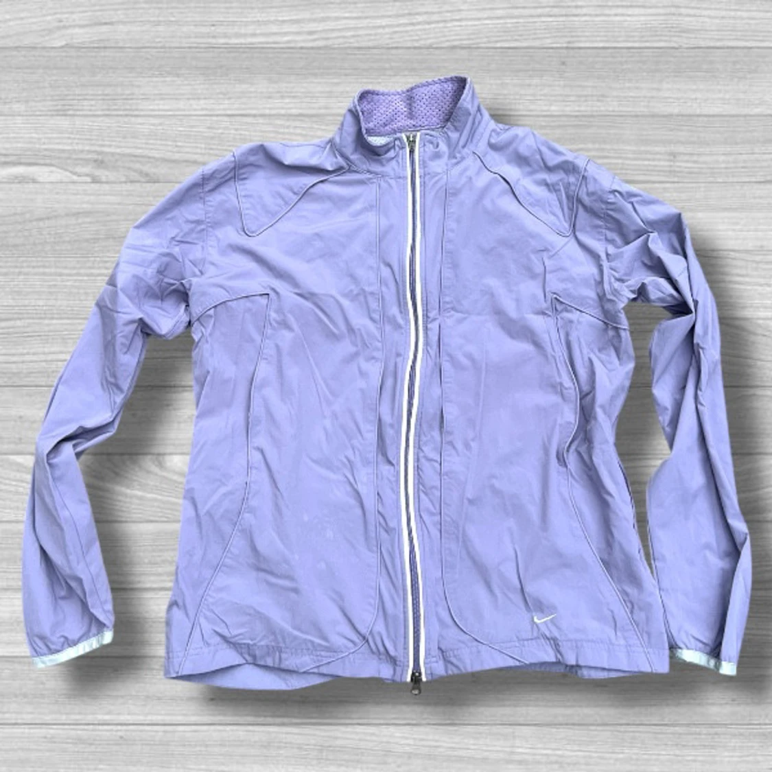 Ljuslila vindjacka från Nike XL