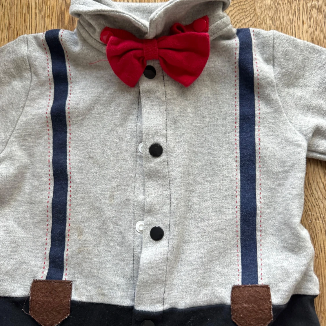 Grå och svart byxdress med rosett - 2