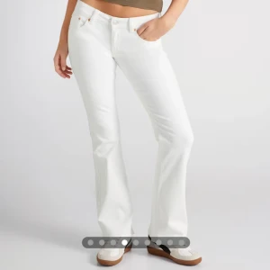 Vita bootcut jeans - Bootcut jeans gråna junkyard, iprincip ny skick