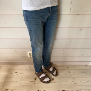 Jack & Jones jeans slimfit - Blåa jack & jones jeans | Modell: Glenn/slim | Storlek: W31 L32 | Skick 9/10 | Hör gärna av er vid frågor och funderingar!🤗