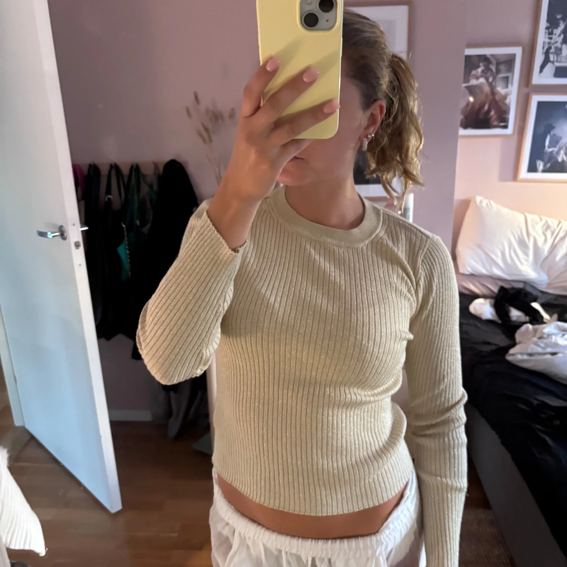 Beige ribbad tröja med glitter från Zara - 1