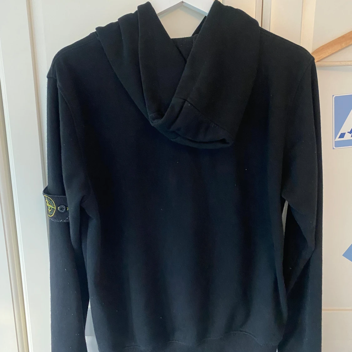 Svart hoodie från Stone Island - 3