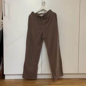 Mjukisbyxor - Bruna mjukisbyxor i storlek S (165).