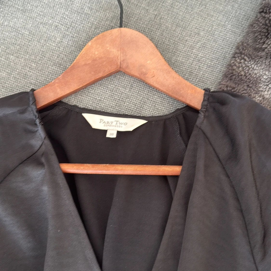 Svart omlottklänning från Part Two - 2
