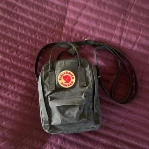 Sling kånken - snygg sling från fjällräven, använd en gång