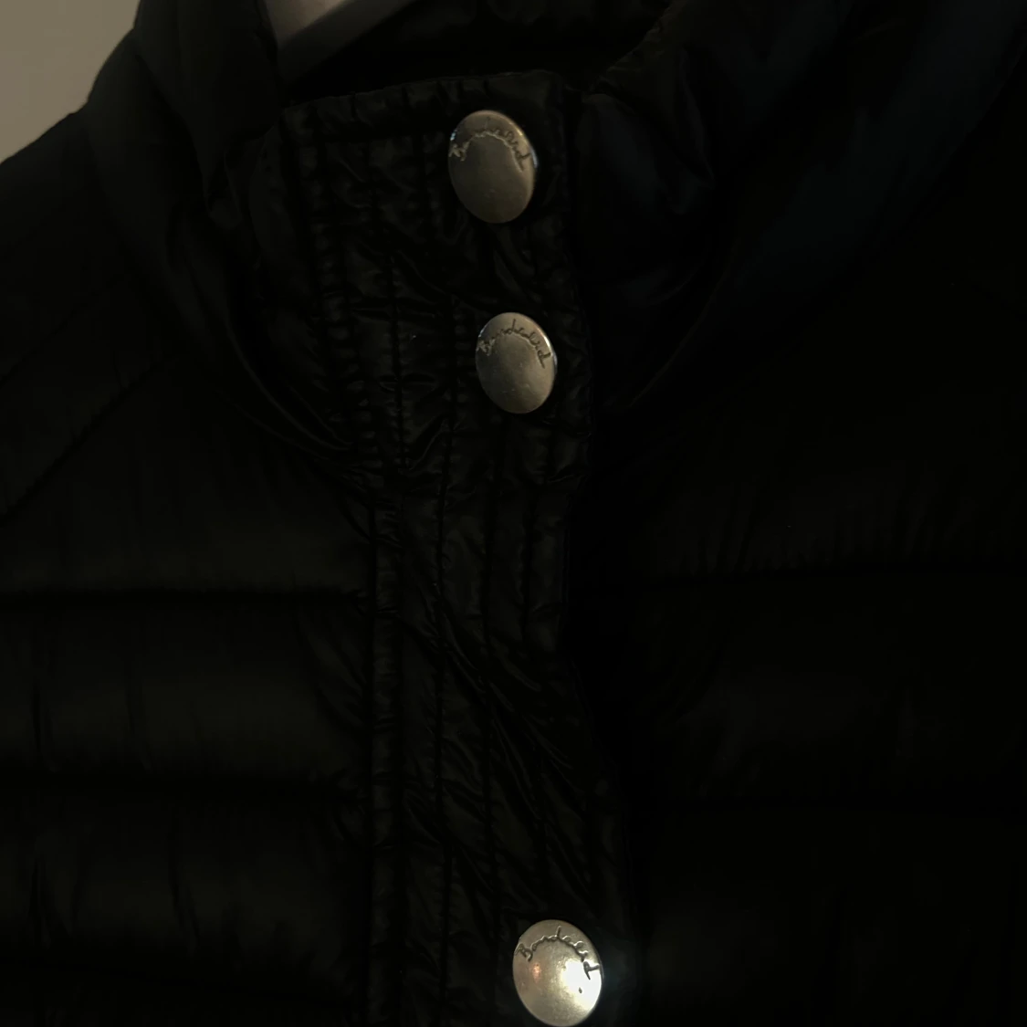 Svart quiltad pufferjacka Bondelid - 3