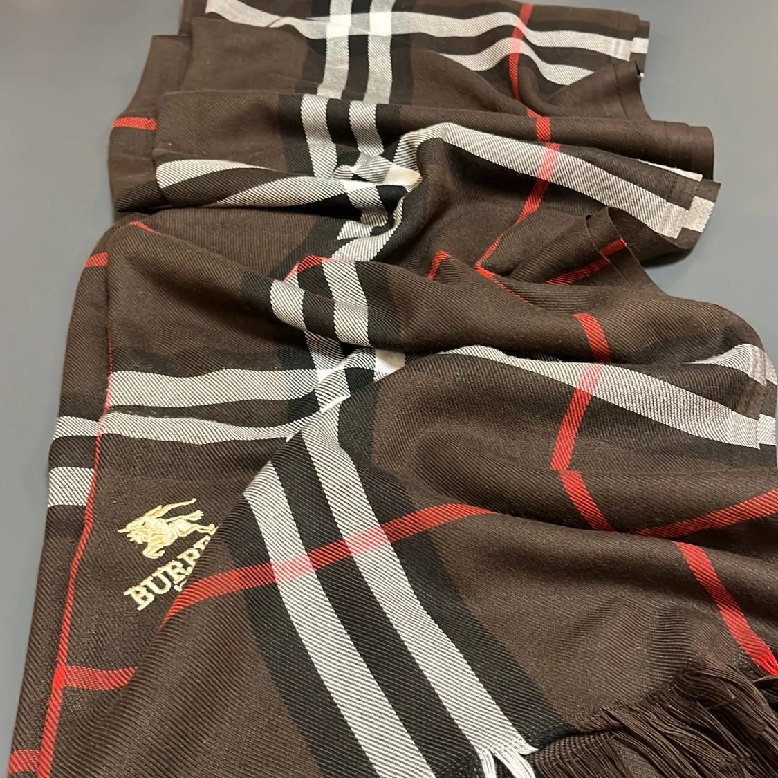 Brun rutig halsduk från Burberry