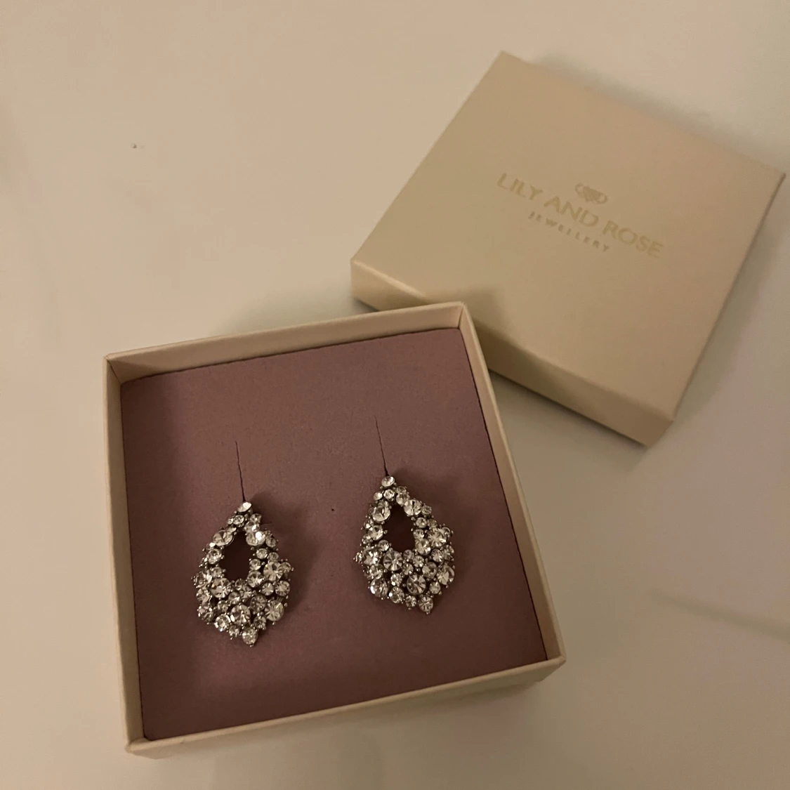 Glittriga örhängen från Lily and Rose - 3