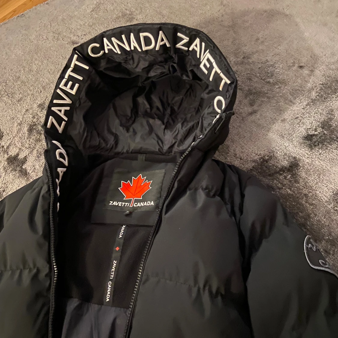 Svart lång pufferjacka Zavetti Canada - 1