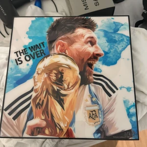 The Wait Is Over - En Messi tavla 
